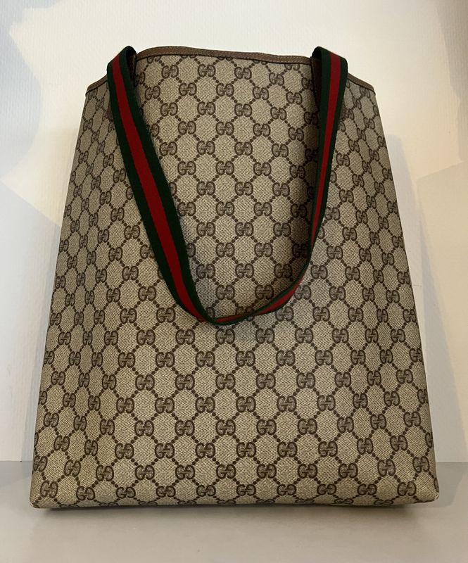 101946 - Gucci GG Supreme Book tote