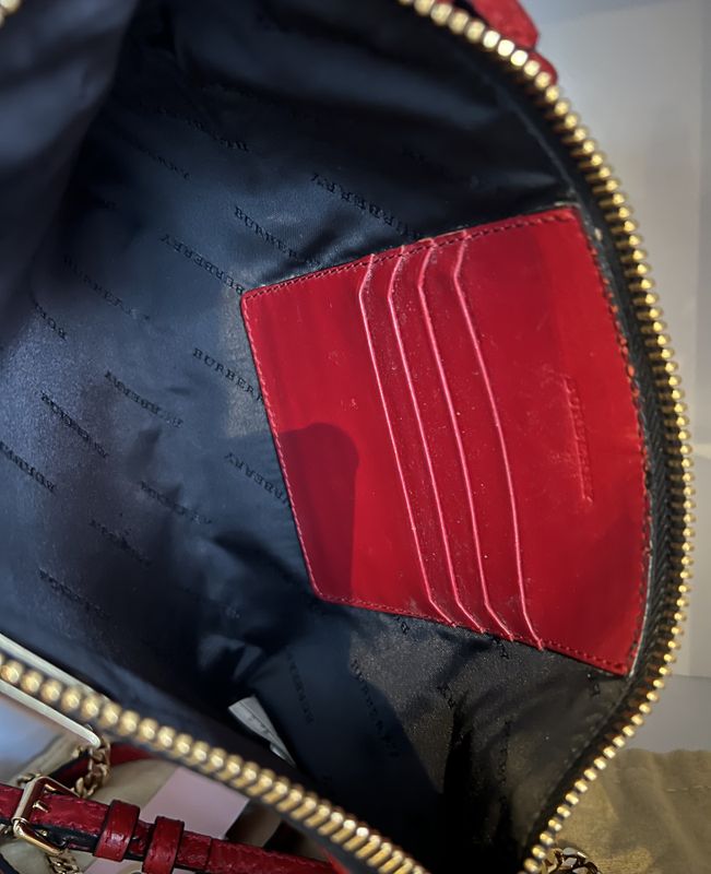 101927 - Burberry clutch 