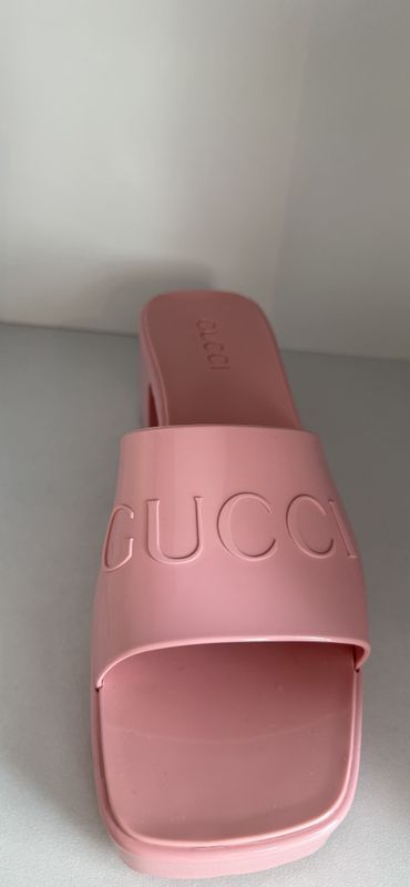 102612- GUCCI Rubber Sandal