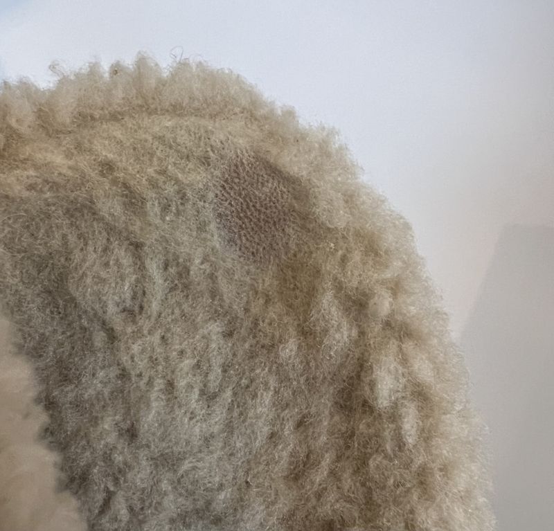 101937 - Gucci Shearling sandal