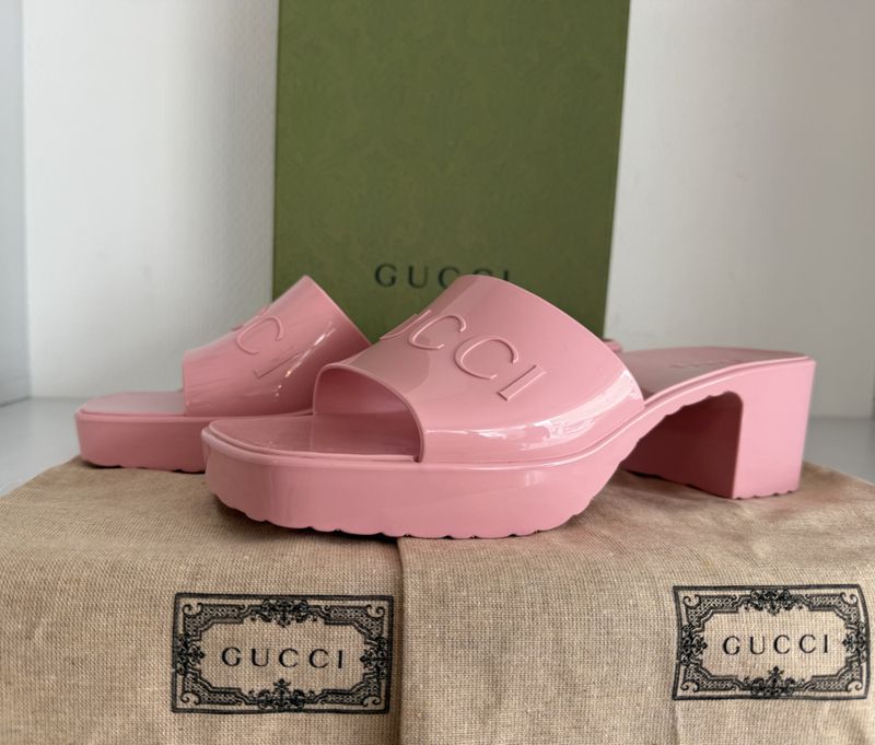 102612- GUCCI Rubber Sandal