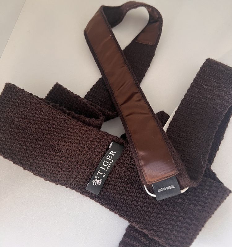 50104 - Tiger of Sweden slips 