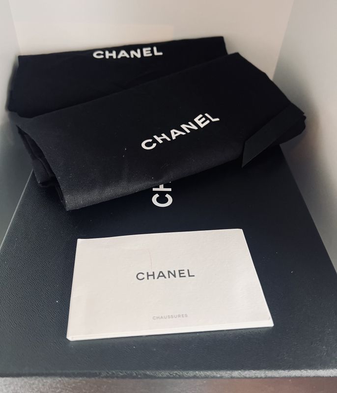 101971 - Chanel Sneakers 