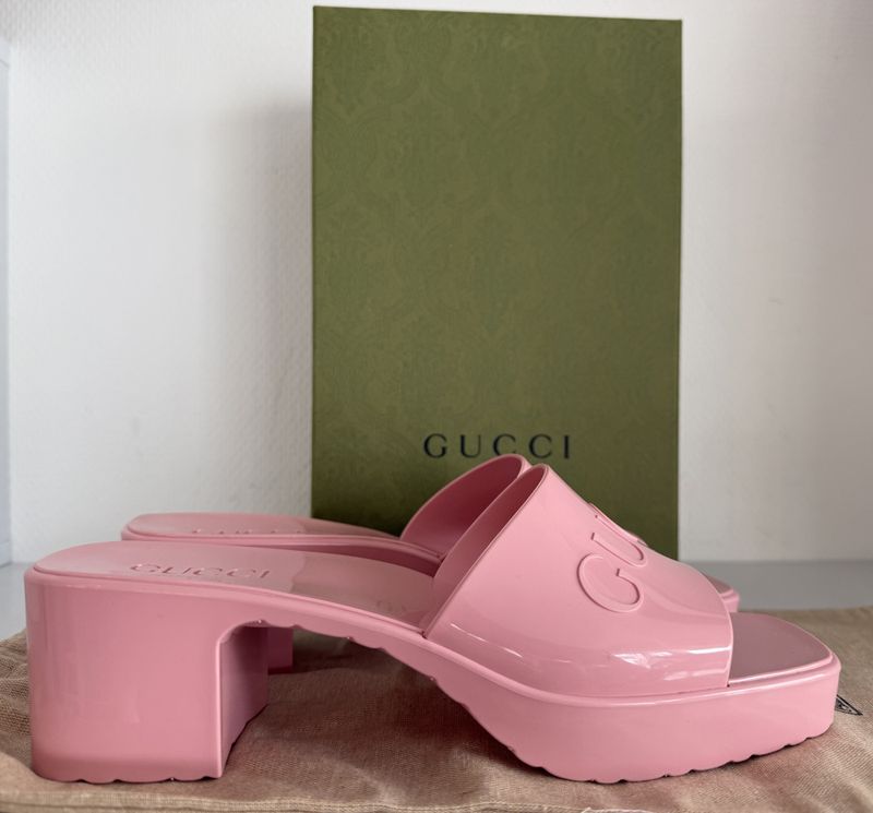 102612- GUCCI Rubber Sandal