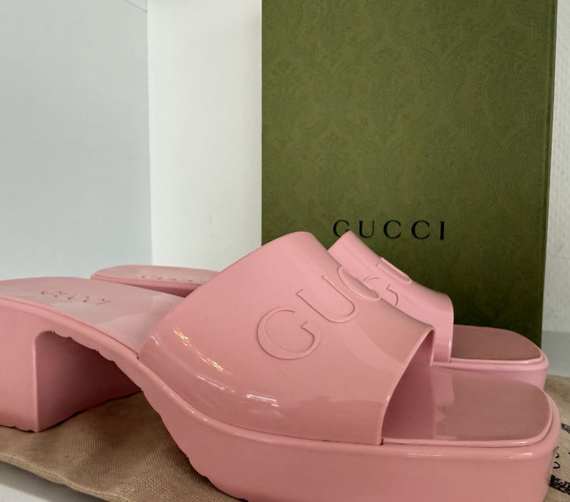 102612- GUCCI Rubber Sandal