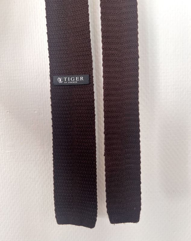 50104 - Tiger of Sweden slips 